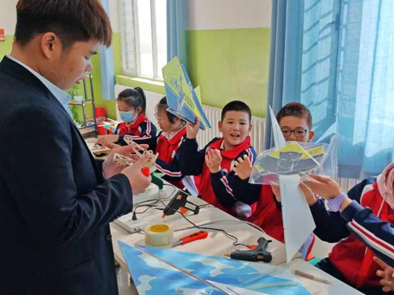 低空经济下,新疆青少年无人机、航模培训从保华润天航空启航