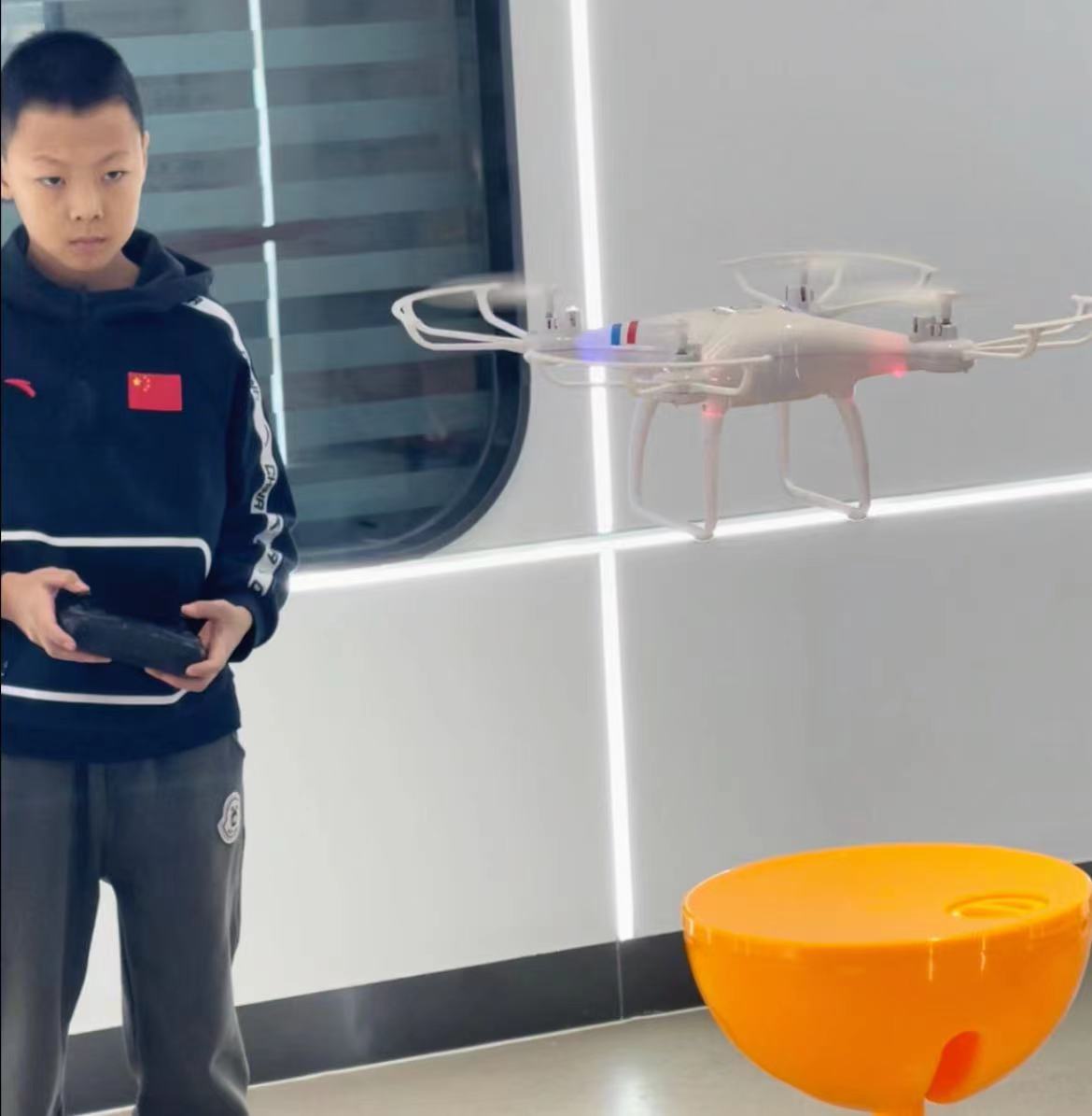 新疆青少年无人机培训【保华润天航空】无人机和航模学哪个好？