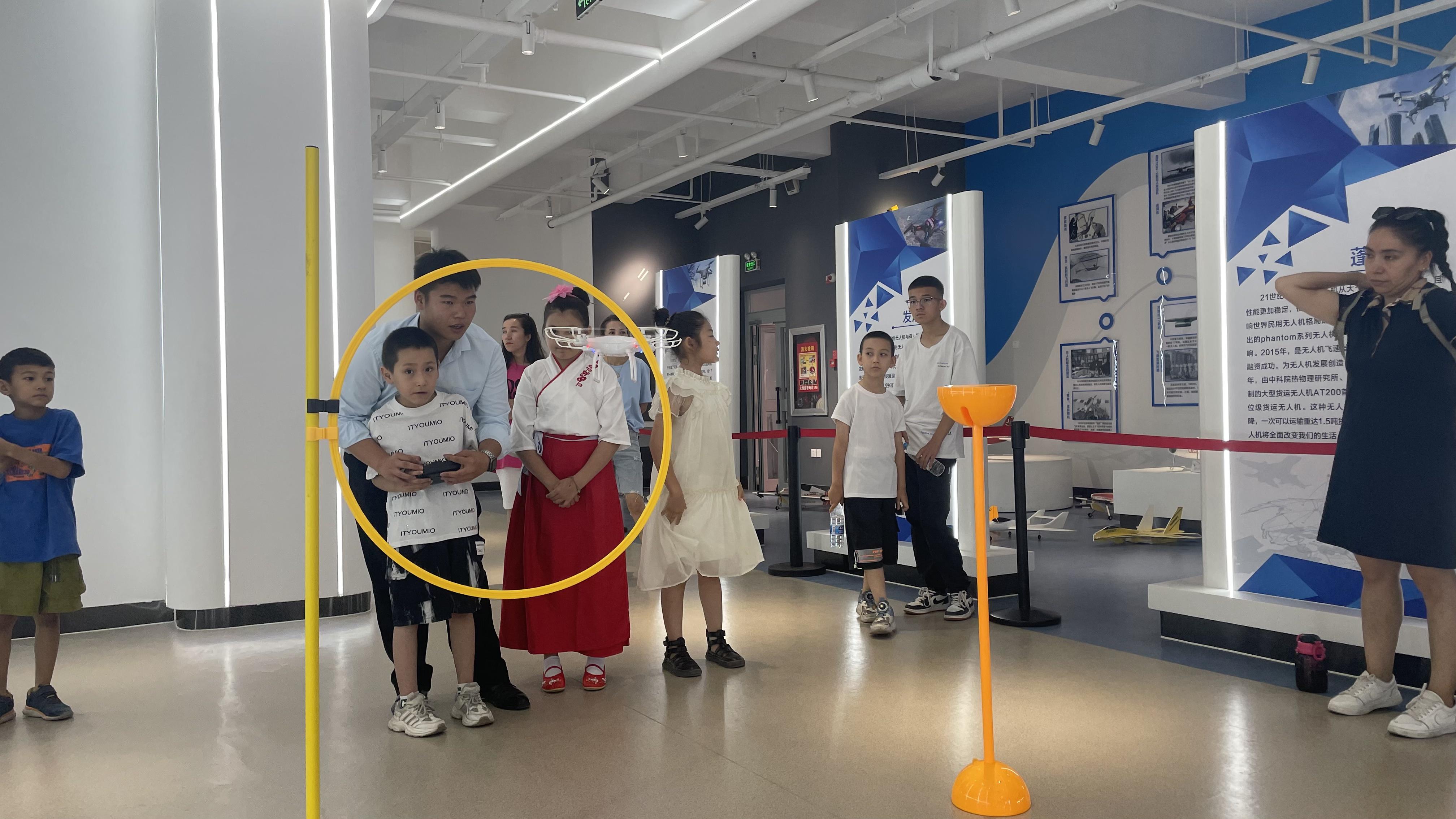 新疆青少年无人机培训：保华润天航空无人机执照课程介绍