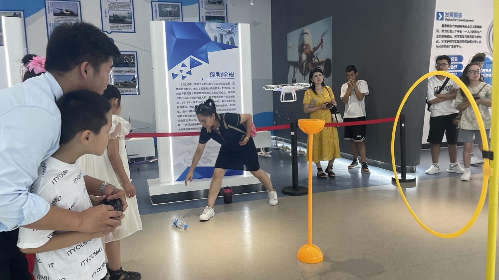 青少年无人机兴趣课程——新疆保华润天航空培训中心