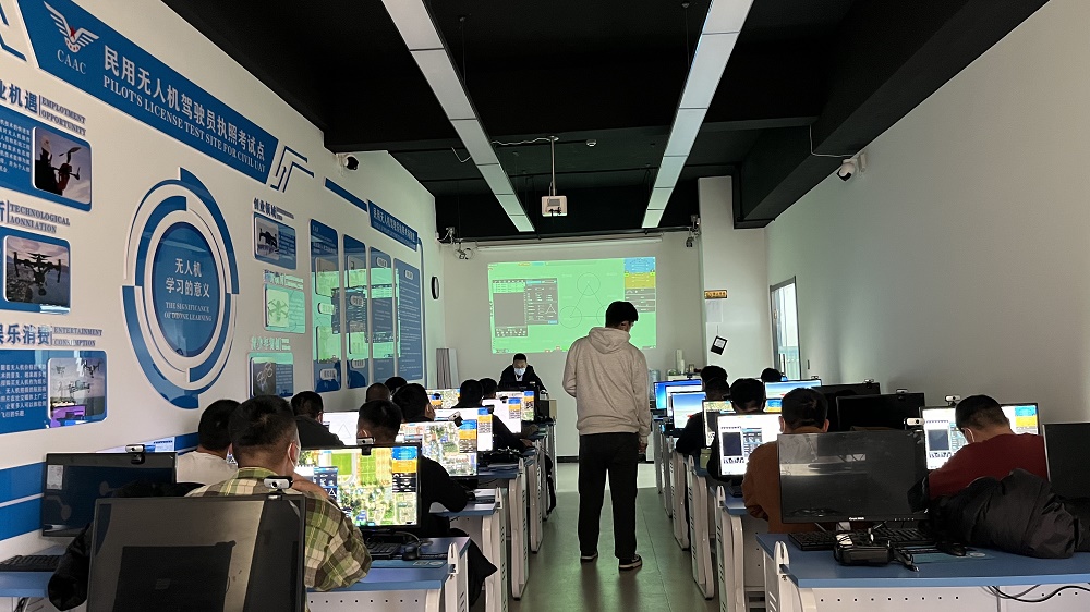 低空经济腾飞：无人机飞手培训成新职业风口！