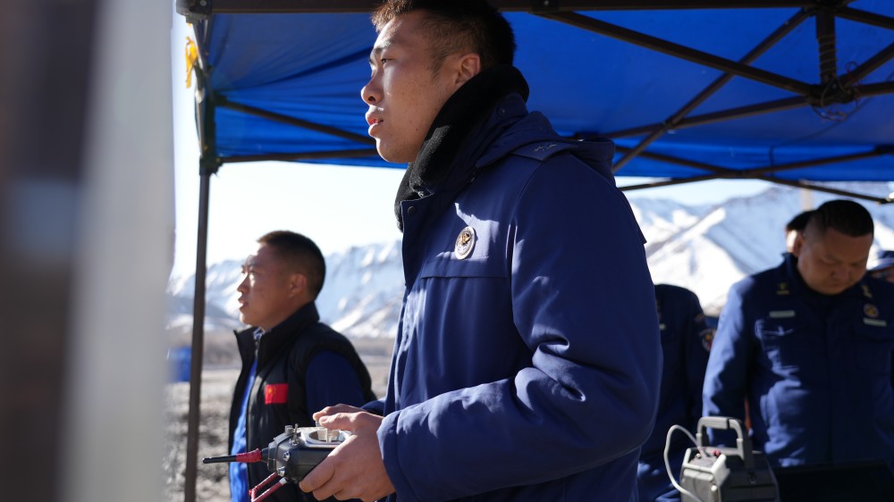 保华润天航空：在新疆学无人机，训练与考试同场进行